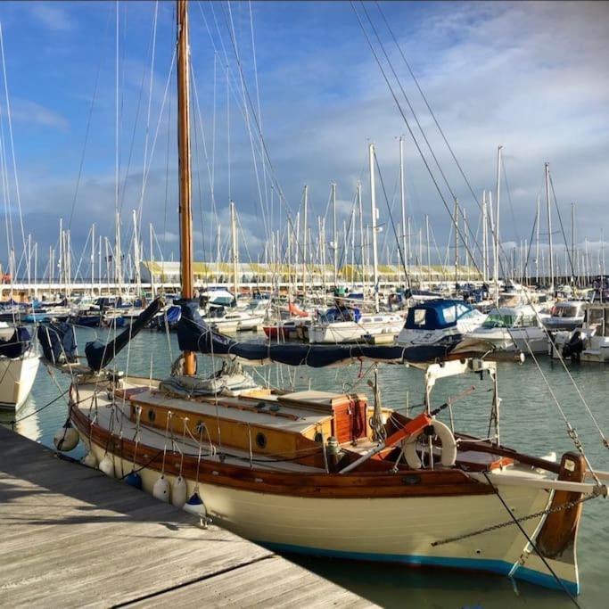 Apartment Flat1hove- Renovated, 2br, Patio, Beach, Free Onsite Parking Brighton