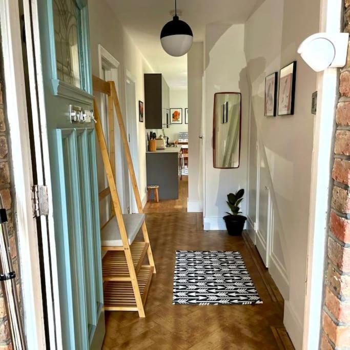 Flat1hove- Renovated, 2br, Patio, Beach, Free Onsite Parking Brighton