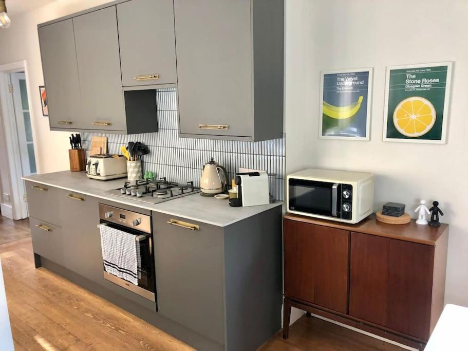 Apartment Flat1hove- Renovated, 2br, Patio, Beach, Free Onsite Parking *