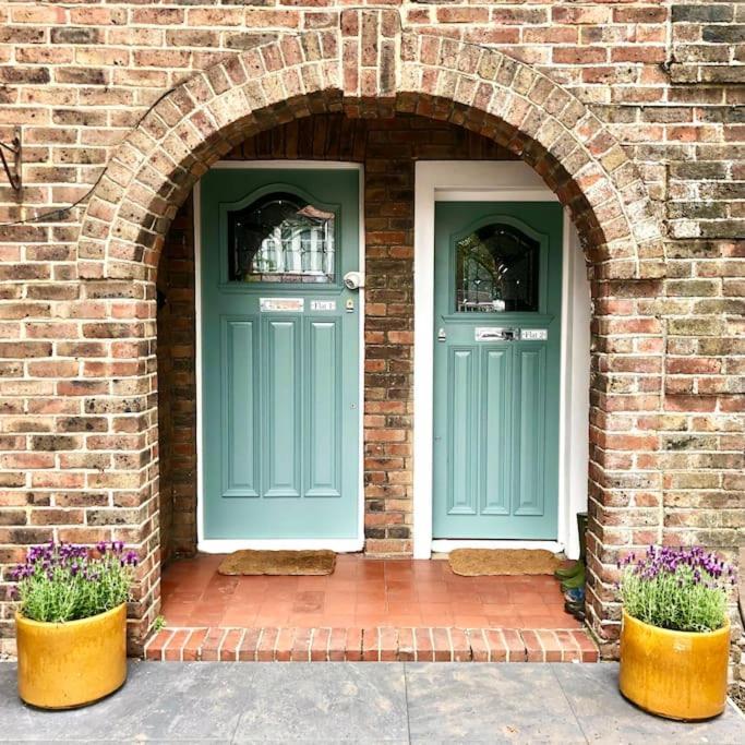 Apartment Flat1hove- Renovated, 2br, Patio, Beach, Free Onsite Parking *